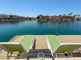 Terra Lago Villa Lake, Mountain and Desert view, Coachella Getaway, Hotel in Indio