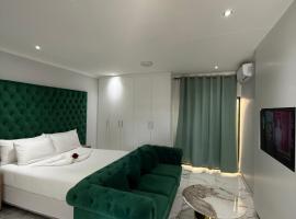 Malrose guesthouse Tours And safaris Windhoek Namibia Airport Shuttle services available, hotell sihtkohas Windhoek