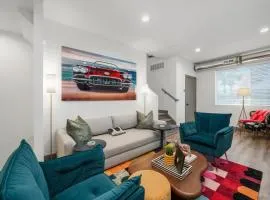 The Pilot Haus Luxe 2BR, Rooftop Deck & Garage