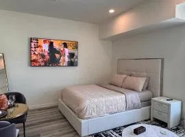 Luxury Walk of Fame Studio