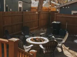 Spacious Downtown Family with Large Patio, Hot Tub, Fire Pit, by Forest & Peak Retreats