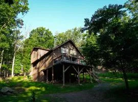 Grill Fire Pit WiFi Deck Hammock Games & Dogs