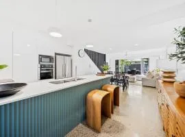 Riverbreeze - Close to Hastings 3 bed AC Pool