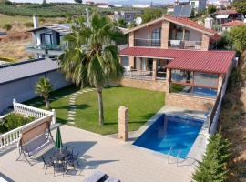 Anesi Beachfront Luxury Villa, Hotel in Nea Moudania