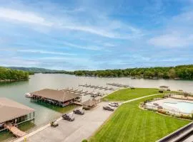 Resort Amenities and Beach Access Huddleston Condo