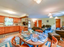 Serene Duplex with On-Site Brook in Callicoon Center, hotel in Roscoe