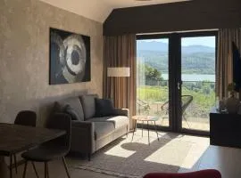 Lake Chill Sosnówka panorama na góry i zalew