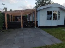 Nette, ruime chalet op christelijke familiecamping