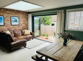 Salisbury Getaway with Garden