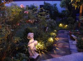 Charming, bright family home with conservatory, biệt thự ở N&uuml;rnberg