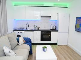 Luxury 1 bed flat London, hotell i Mitcham