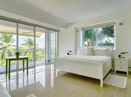 Beachfront cozy & huge Apartment for family trip