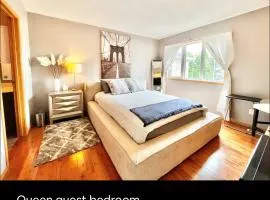 Peg City Queen Guest Suite & Ensuite Bath With Parking