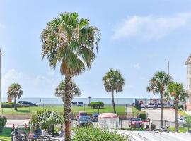 Ocean Views steps to beach - Shoreline Stays 29, hotel in Galveston