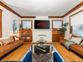 Bright Coastal Escape 4 Bedroom 2 Bath Near CSULB Long Beach Airport and Beach