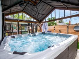 N7 Castle Green Retreat-Hot Tub, hotel din Toronto