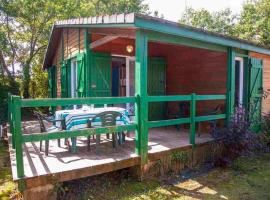 Chalet 30m² avec Terrasse pour 6 Personnes - API-1-52-434, hotel in Naucelle