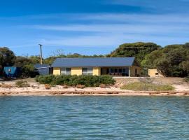The Beach House - Spectacular Location - Privacy - Right On The Beach, hotel v destinaci Coffin Bay