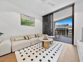 2BR Apt Lv 23 Queens Wharf Residence with Carpark - Privately Managed