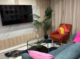 Elegant & Stylish Basement Suite- Private Entrance