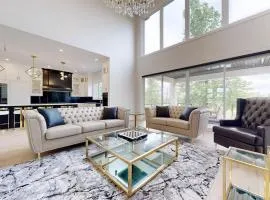 Lucky Mansion - a Luxury Villa in Fort Erie !
