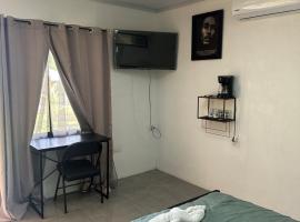 Bob Marley Room, beautiful cabin surrounded by Jungle, caba&ntilde;a o casa de campo en Puerto Viejo