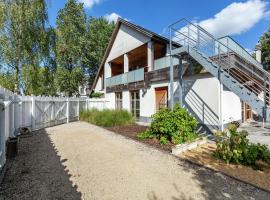 Koksijde में, होटल Villa Stay with Pool & Sauna