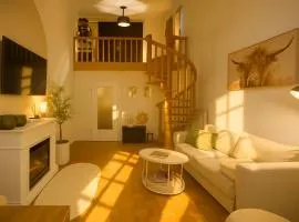 Bayerischer Wald Hideaway, nähe Passau, Garten, Kamin, Galerie,