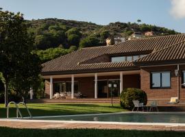 Sea View Villa with Spa & BBQ, hotel v destinaci Badalona