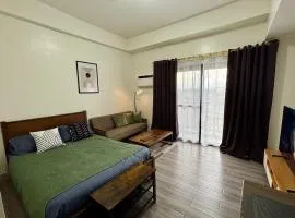 Minimalist studio unit