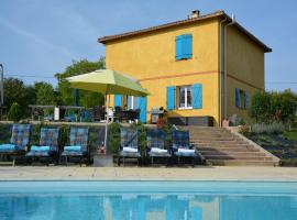 House in Piquecos with Private Pool & Garden, hotel a Piquecos