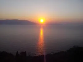 Seaview Studio in beautiful setting, west from Chania