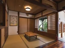 Ryukyu Traditional House Inn TaminatoInn 6guests with Japanese-style rooms田港邸 6名宿泊 和室あり