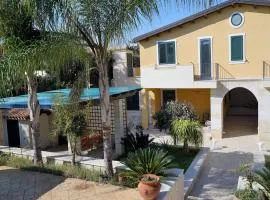Flat near the sea with air conditioning and patio