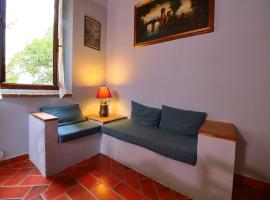 Attractive apartment in old farmhouse on the estate with pool, hotel u gradu Umbertide