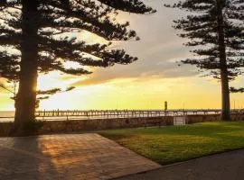 Seafield Tower Glenelg Apartment