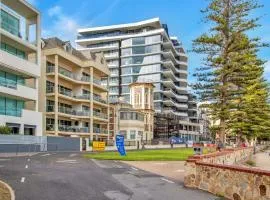 Seafield Tower Glenelg Apartment