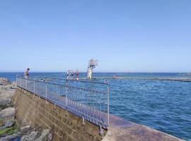 Semi-detached houses, Etables-sur-Mer, Hotel in Gicquel