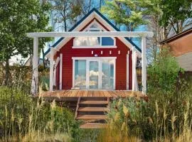 Scandinavian house overlooking the lake