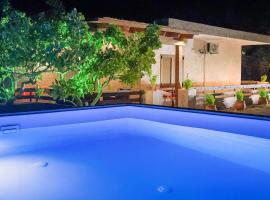 Sinani Villa - Garden Oasis with Private Pool, hotel en Kolymbia