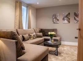 Cosy 1BR Flat- private parking