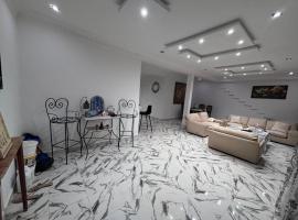 cottage with pool, hotel in Raoued