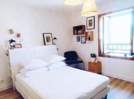 maison garroenea, apartment in Sare