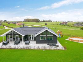 18 person holiday home in Faaborg, hotel v destinaci Fåborg