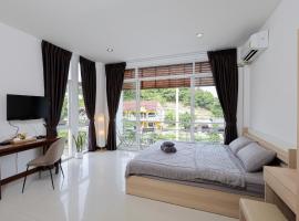 StayKa Suites, hotel in Ban Karon