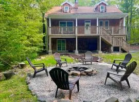 Catskill Cabin with Firepit & Indoor Jacuzzi Tub