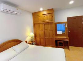 The Rinra Kamala Hut, chalet de monta&ntilde;a en Kamala Beach