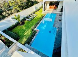 The Cliff Villa Boutique Guesthouse, hotel com estacionamento em Hermanus