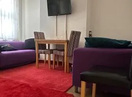 Curzon St - 4 Beds Sleeps 7 with Street Parking