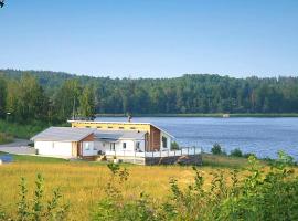 6 person holiday home in STJÄRNHOV-By Traum, ξενοδοχείο σε Stjärnhov